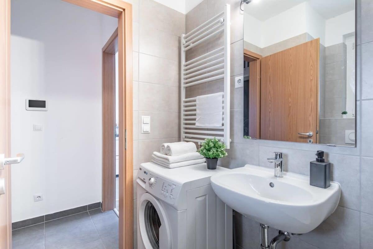Cute Central Apartment With Balcony ブダペスト エクステリア 写真
