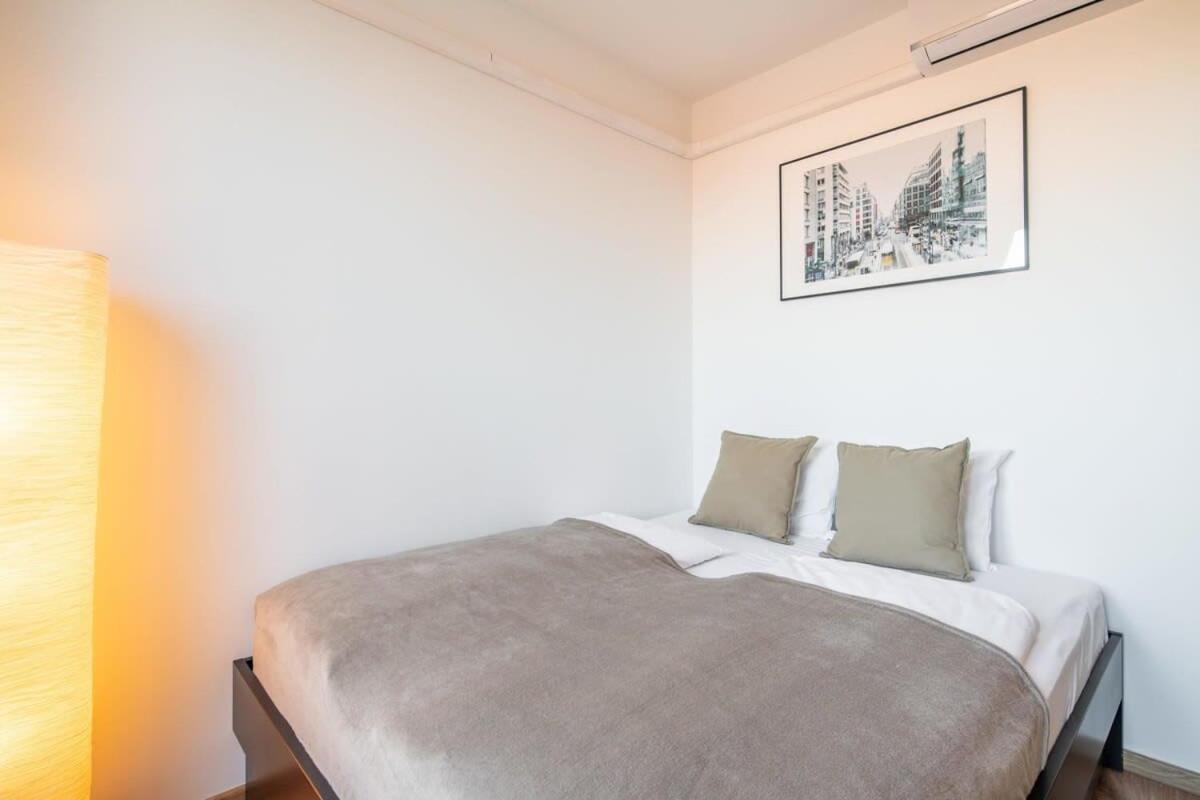 Cute Central Apartment With Balcony ブダペスト エクステリア 写真