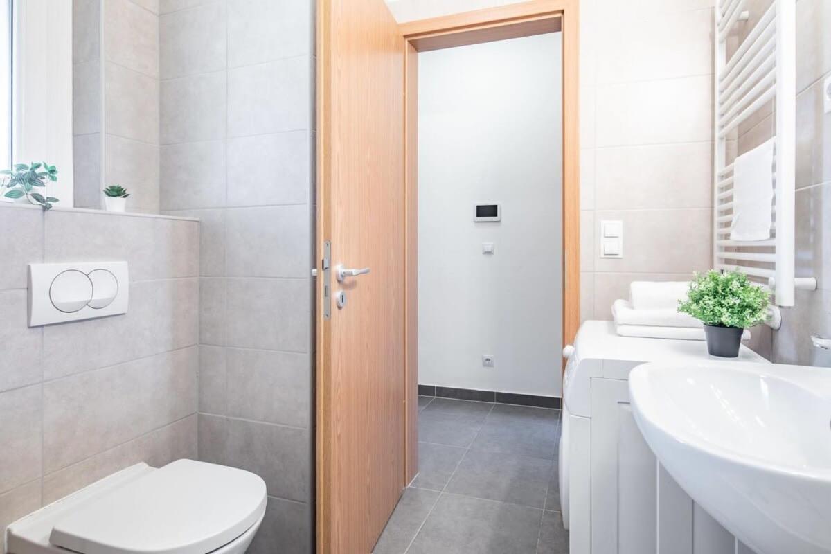 Cute Central Apartment With Balcony ブダペスト エクステリア 写真